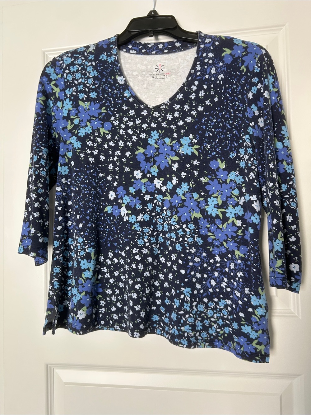 Isaac Mizrahi Navy Blue Floral V‑Neck Long Sleeve Tee